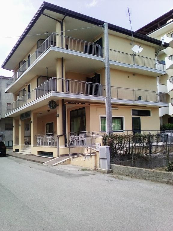 Pino Hotel Gizzeria Exterior photo