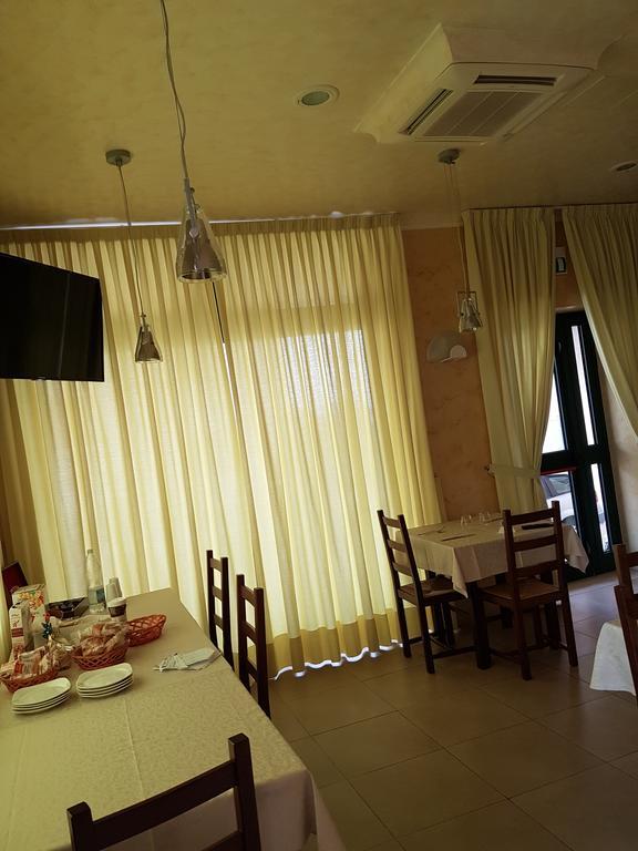 Pino Hotel Gizzeria Exterior photo