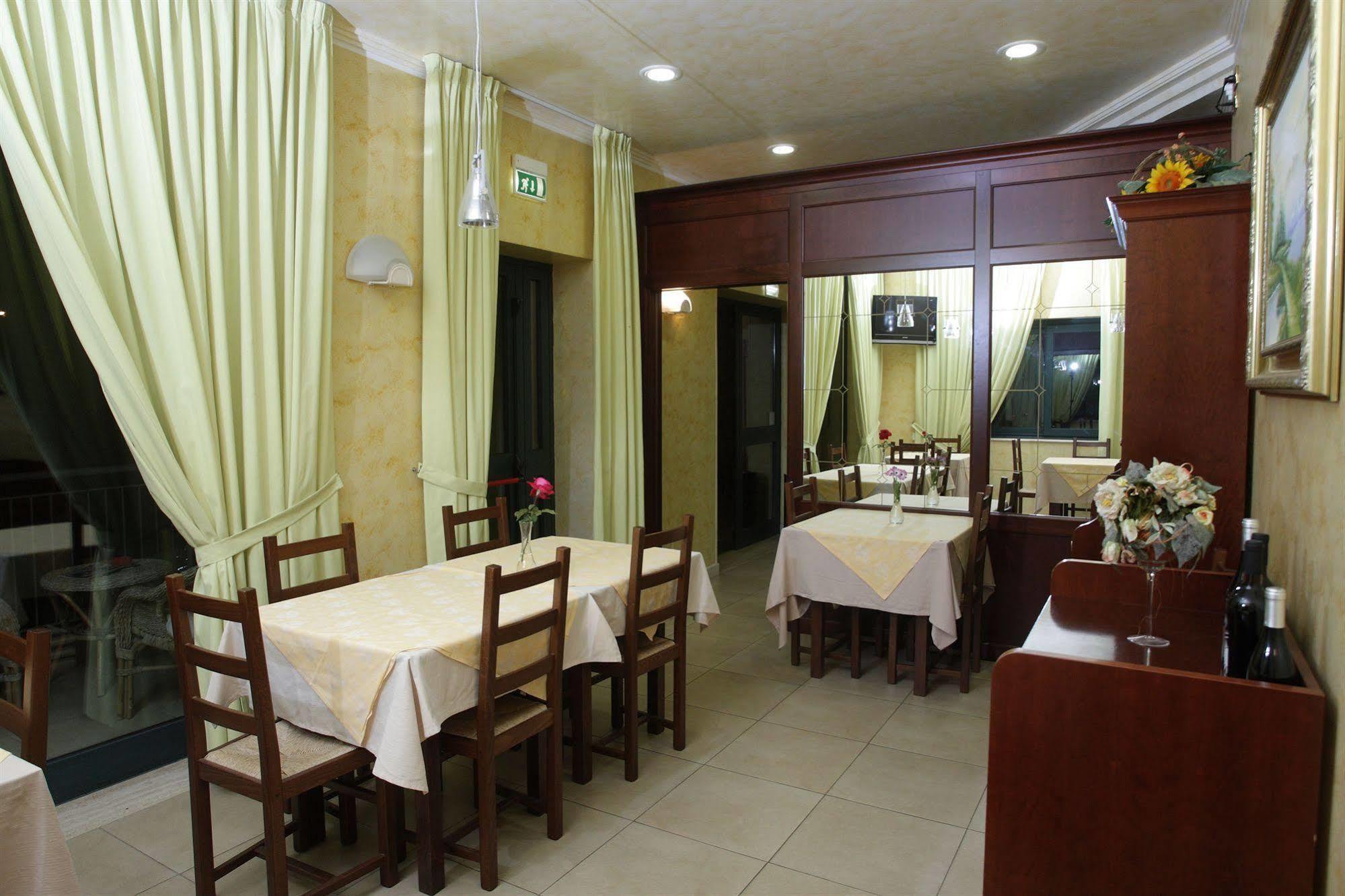 Pino Hotel Gizzeria Exterior photo