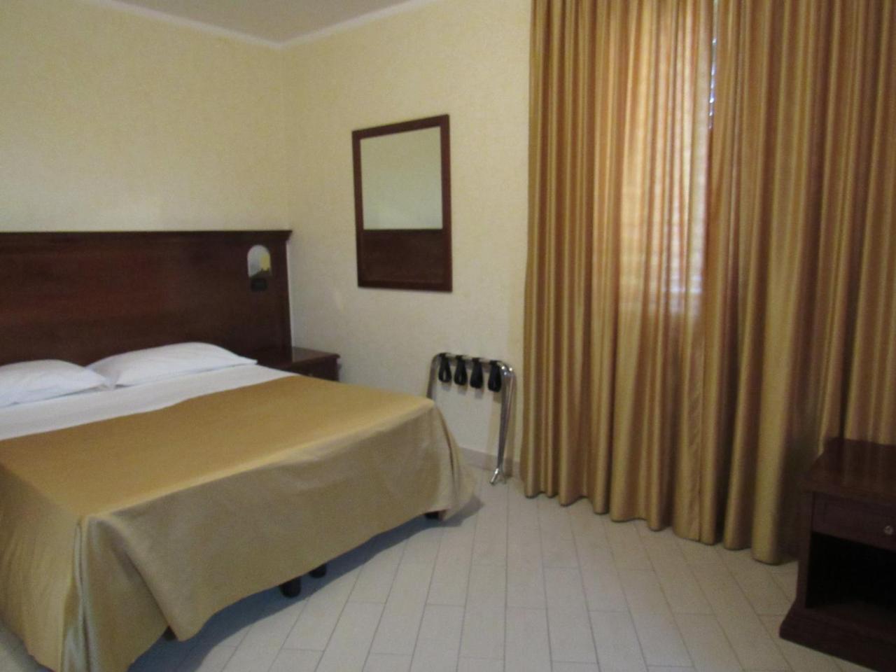 Pino Hotel Gizzeria Exterior photo