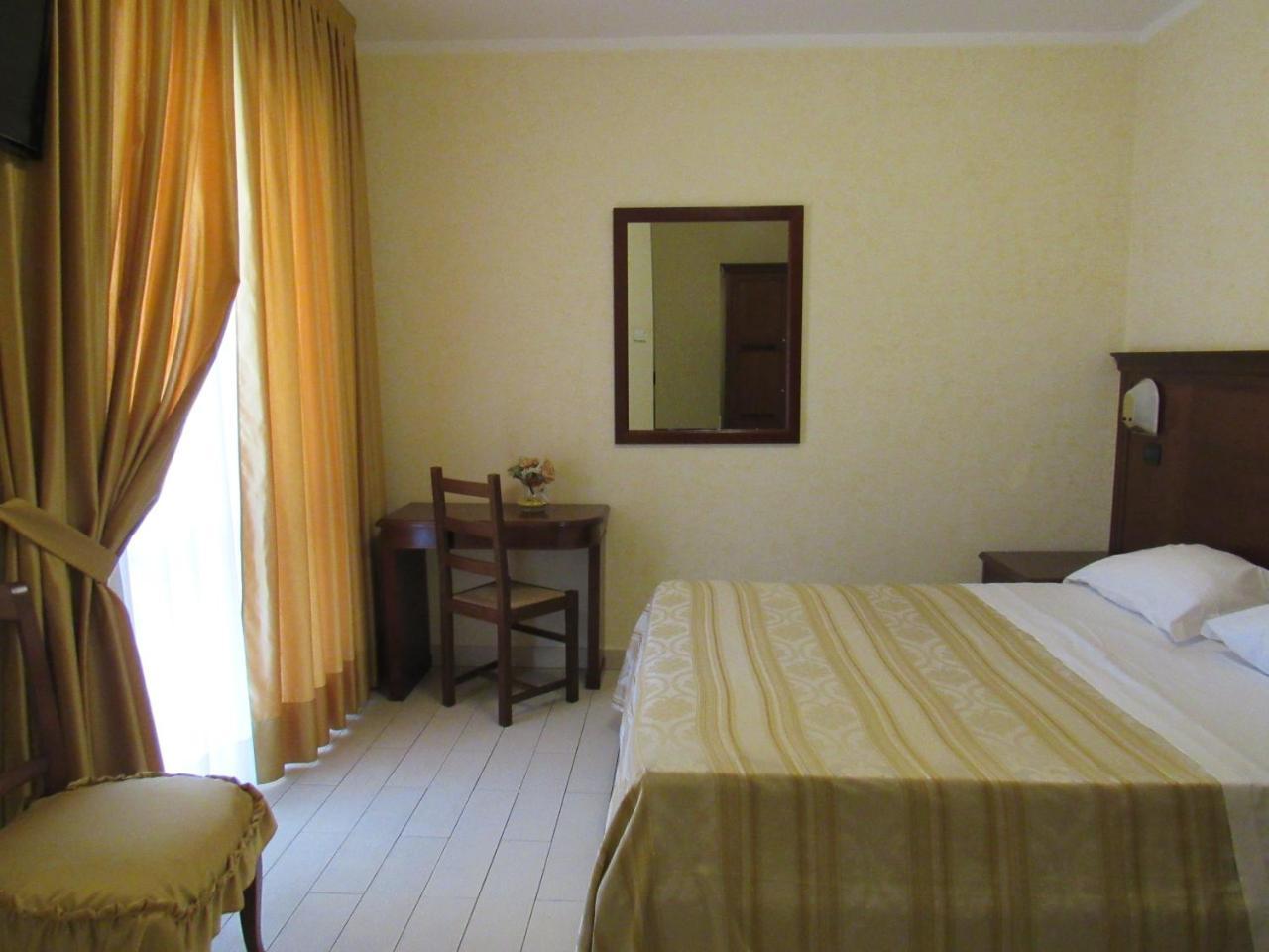 Pino Hotel Gizzeria Exterior photo